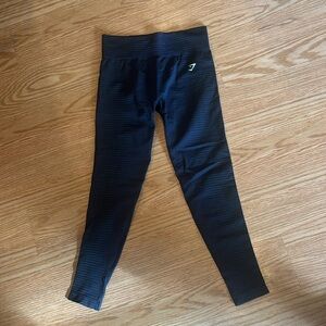 Gym shark leggings